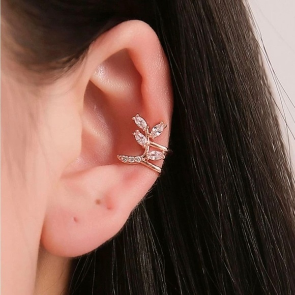 Jewelry - Rose Gold 𝅺3/$30 1pc Floral Ear Cuff